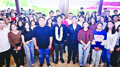 Rio Dondokambey dan Alam Ganjar Bersahaja dalam Diskusi Industri Kreatif Bersama Ratusan Anak Muda di Sulut