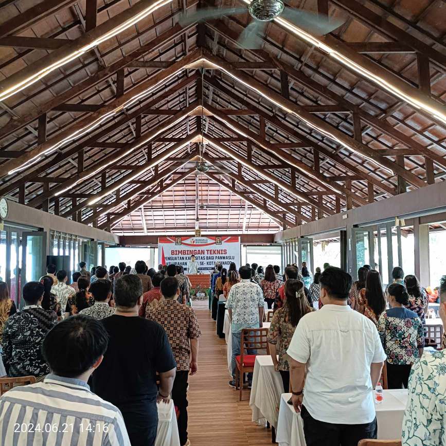 Hadapi Pilkada 2024, Bawaslu Manado Menggelar Bimtek Penguatan Kapasitas Bagi Panwaslu Kelurahan se-Kota Manado. (Foto: kru. hckutim.com)