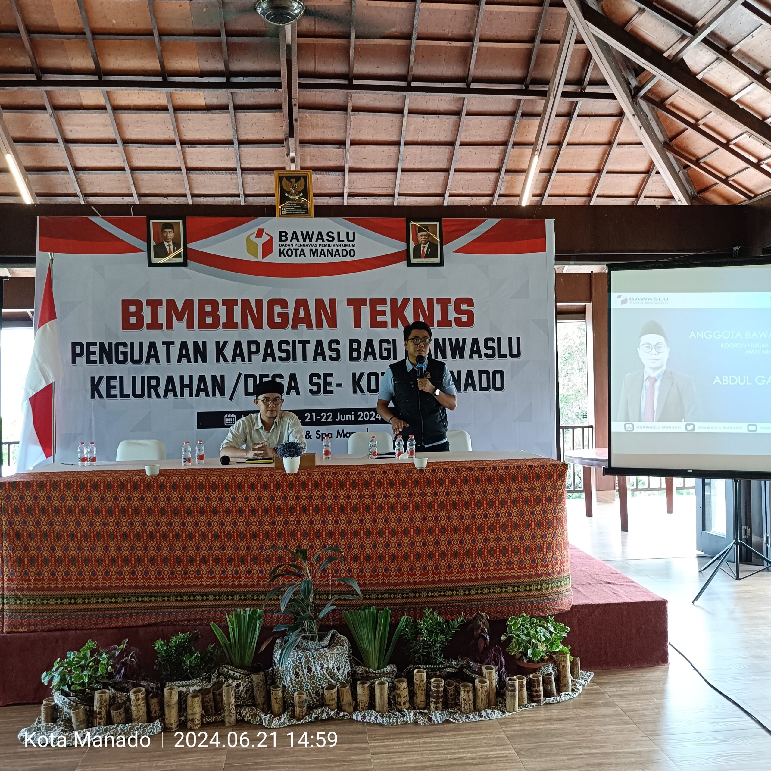 Koordinator Divisi Hukum Pencegahan Parmas dan Humas, Abdul Gafur Subaer saat membawakan materi. (Foto: kru hckutim.com)